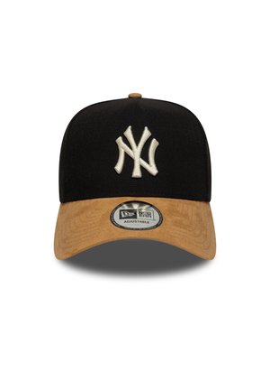Schwarze und braune verstellbare New Era Cap mit weiß besticktem NY-Logo auf der Vorderseite und einem New Era Markenaufkleber am braunen Schirm.