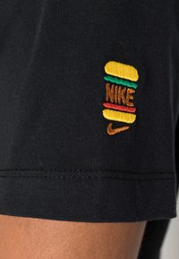 Nike Sportswear T-shirt estampada - black