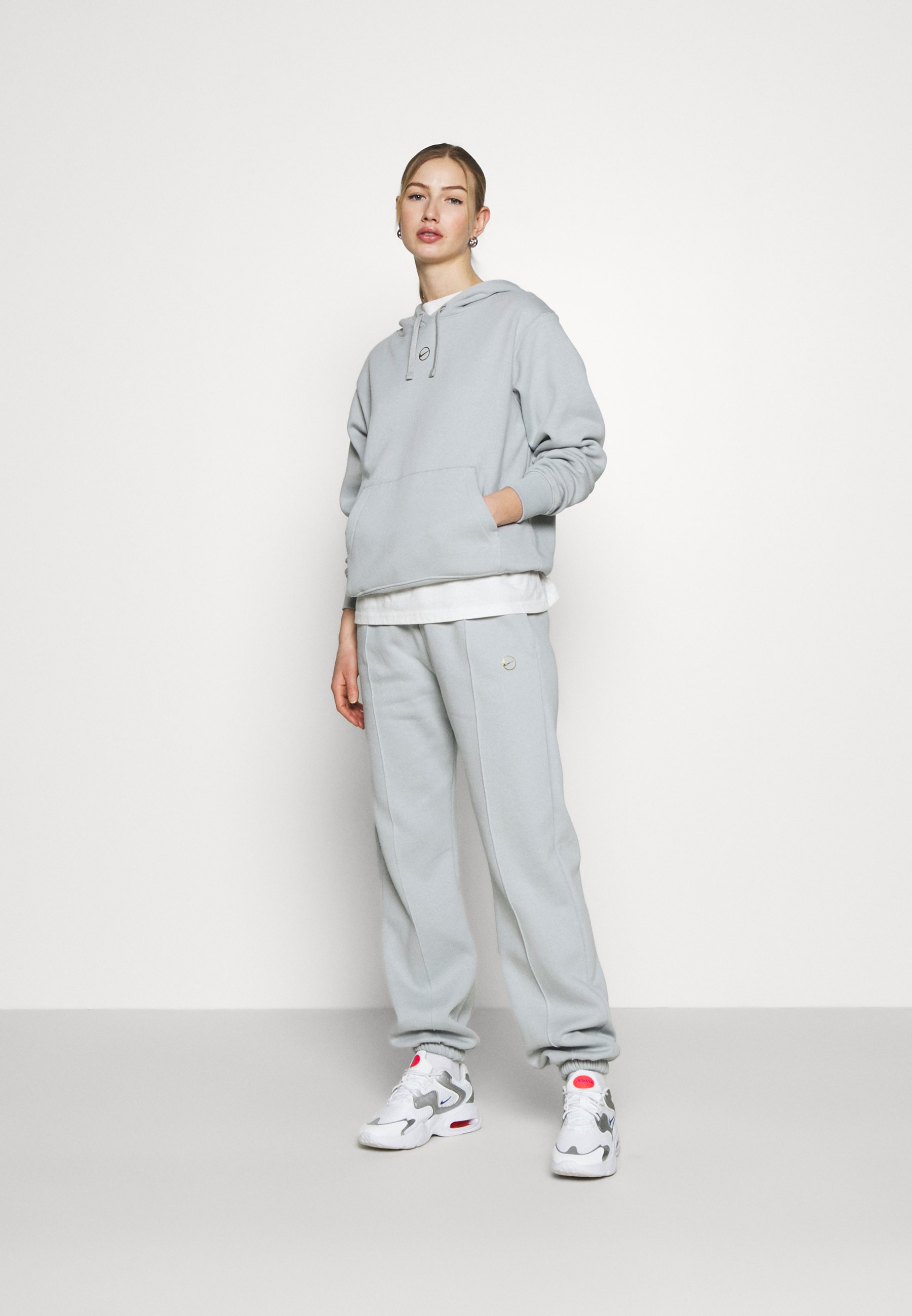nike light grey sweatshirt