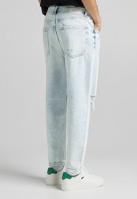 Bershka Džíny Relaxed Fit - light blue