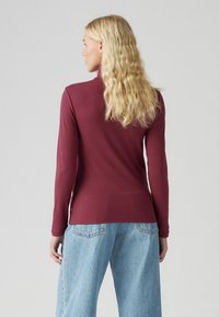 Levi's® DREAMY TURTLENECK - Strickpullover - burgundy