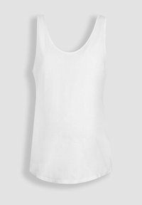 Fehér ujjatlan trikó sima anyagból, lekerekített nyakkivágással és íves szegéllyel, amely laza illeszkedést biztosít. Nincsenek látható minták vagy díszítések.