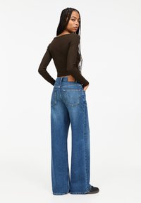 PULL&BEAR Langarmshirt - brown