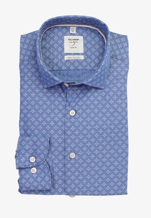 Sininen slim fit -paitakuvio, jossa on valkoinen geometrinen kuvio ja valkoiset napit, siististi taiteltu näyttäen kauluksen ja hihansuut.