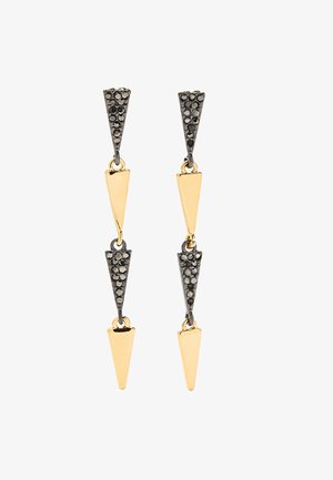 Wiszące kolczyki z naprzemiennie ułożonymi złotymi i czarnymi trójkątnymi segmentami, gdzie czarne segmenty ozdobione są małymi, okrągłymi kamieniami.