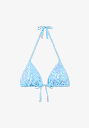 Jasnoniebieski biustonosz bikini w kształcie trójkąta z regulowanymi wiązaniami, z cekinowymi wzorami i marszczonymi brzegami dla uzyskania teksturowanego wykończenia.