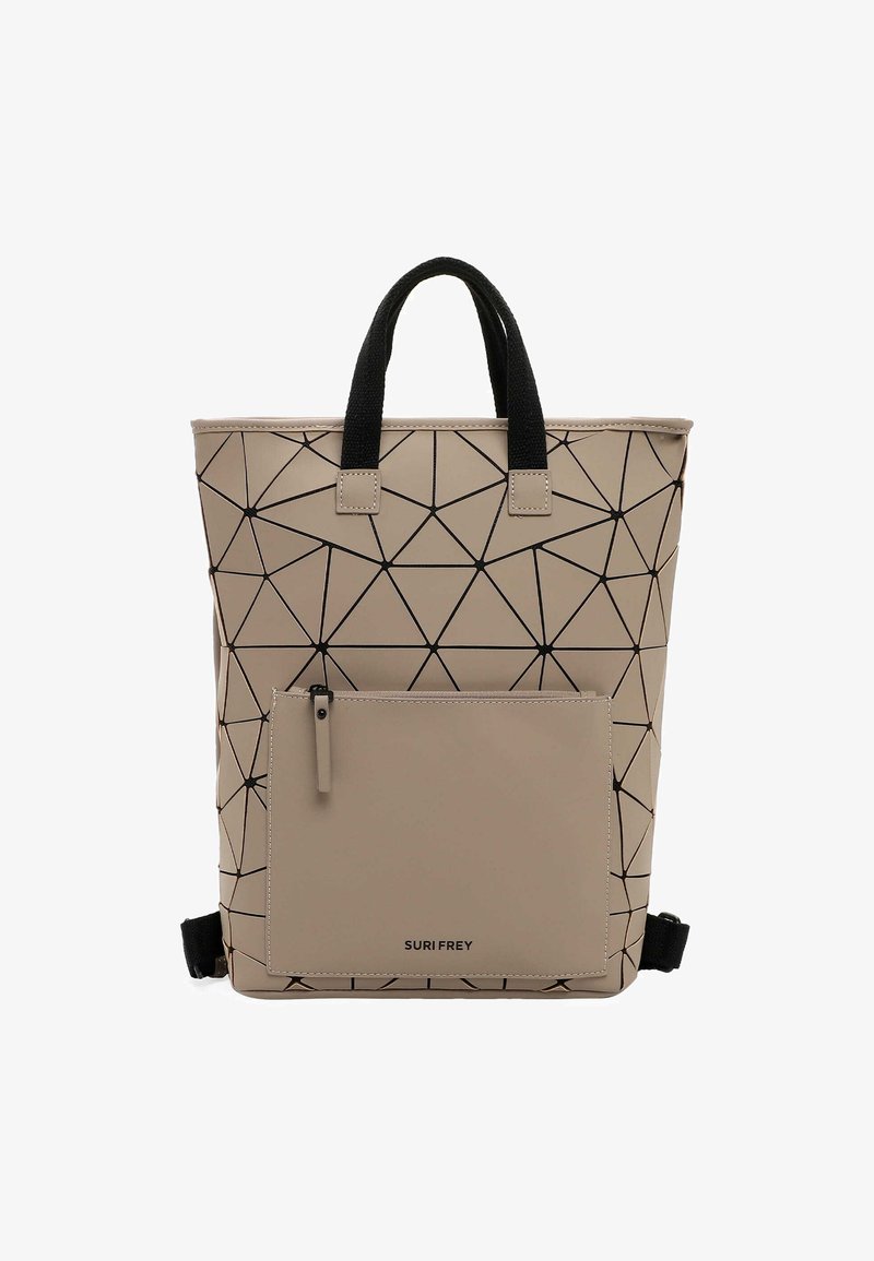 Beige geomeetrilise mustriga seljakott, millel on mustad detailid ja esiaineliste tasku. Valmistatud vastupidavast materjalist, kahel ülemisel käepidemel ja reguleeritavad rihmad.