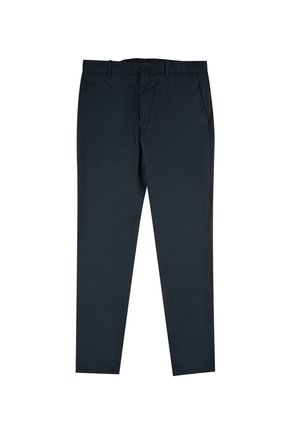 Pantalon bleu marine en tissu lisse, avec un design classique, une taille plate, deux poches latérales et une fermeture à un bouton.