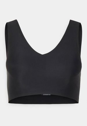 Čierny športový podprsenka s hlbokým V-výstrihom, širokými ramienkami a hladkým, elastickým materiálom. Žiadne švy ani ozdoby nie sú viditeľné.