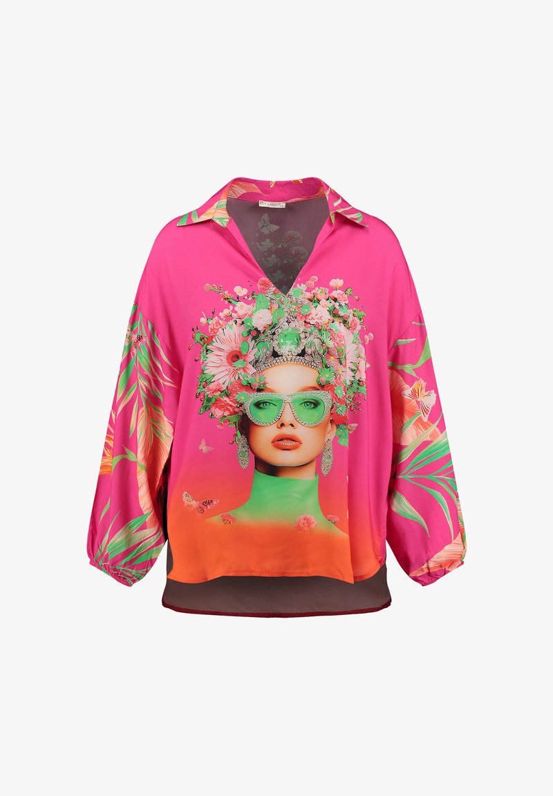 Blusa colorida rosa con un diseño gráfico floral y un motivo de cara. Presenta un escote en V, mangas oversize y acentos de hojas tropicales.
