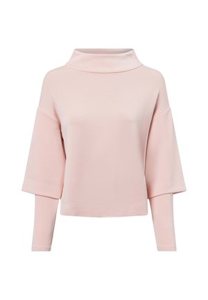 Haut rose clair à manches longues avec larges manches extérieures trois-quarts et col montant doux et haut, présenté sur fond blanc.