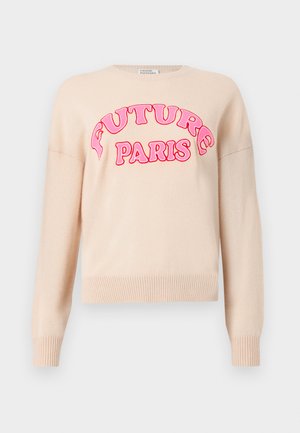 Pull en maille beige avec une broderie rouge et rose indiquant "FUTURE PARIS". Col rond, poignets et ourlet côtelés. Texture douce.