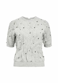 Pull en tricot gris avec des manches courtes bouffantes, un motif texturé et des ornements de petites perles métalliques sur toute sa surface.