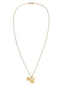 Gouden ketting met drie bedels: een bloem, een lachend gezicht en een ronde hanger met een reliëfletter 'L'.