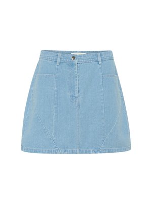 Svetlo modra denimska krila z visokim pasom, sprednjimi žepi in diskretnimi ploščicami, z zapiranjem na srebrn gumb.