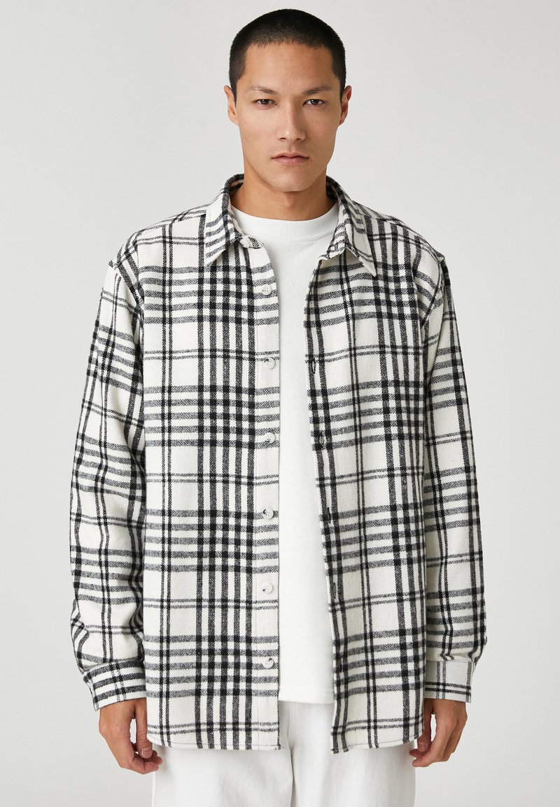 Koton Camicia Tessuta Uomo – Manica Lunga, Vestibilità Slim, Collo Classico – Righe Navy (Taglia L)