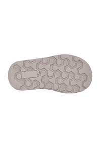Suela de zapato en un color beige claro, superficie texturizada con patrones hexagonales y surcos para tracción, y un perfil plano.
