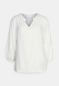Blusa bianca con scollo a V, dettagli arricciati sulle spalle e maniche a sbuffo a tre quarti con polsini elasticizzati. Tessuto morbido e leggero.