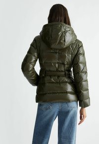 LIU JO PADDED WITH HOOD - Páperová bunda - olive