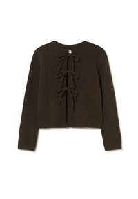 Brauner Strickcardigan mit rundem Halsausschnitt, langen Ärmeln und einem Rückenteil mit drei gebundenen Schleifen. Weiche Textur und cropped Design.