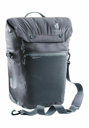 Sac à dos roll-top gris foncé avec un compartiment principal rembourré, une poche zippée à l'avant, une sangle d'épaule réglable et un logo. Texture lisse.