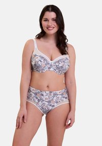 Wit set met beha en slip met bloemenpatroon, voorzien van doorzichtige accenten, onderkoordondersteuning en elastische tailleband. Zachte stof met een gladde textuur.