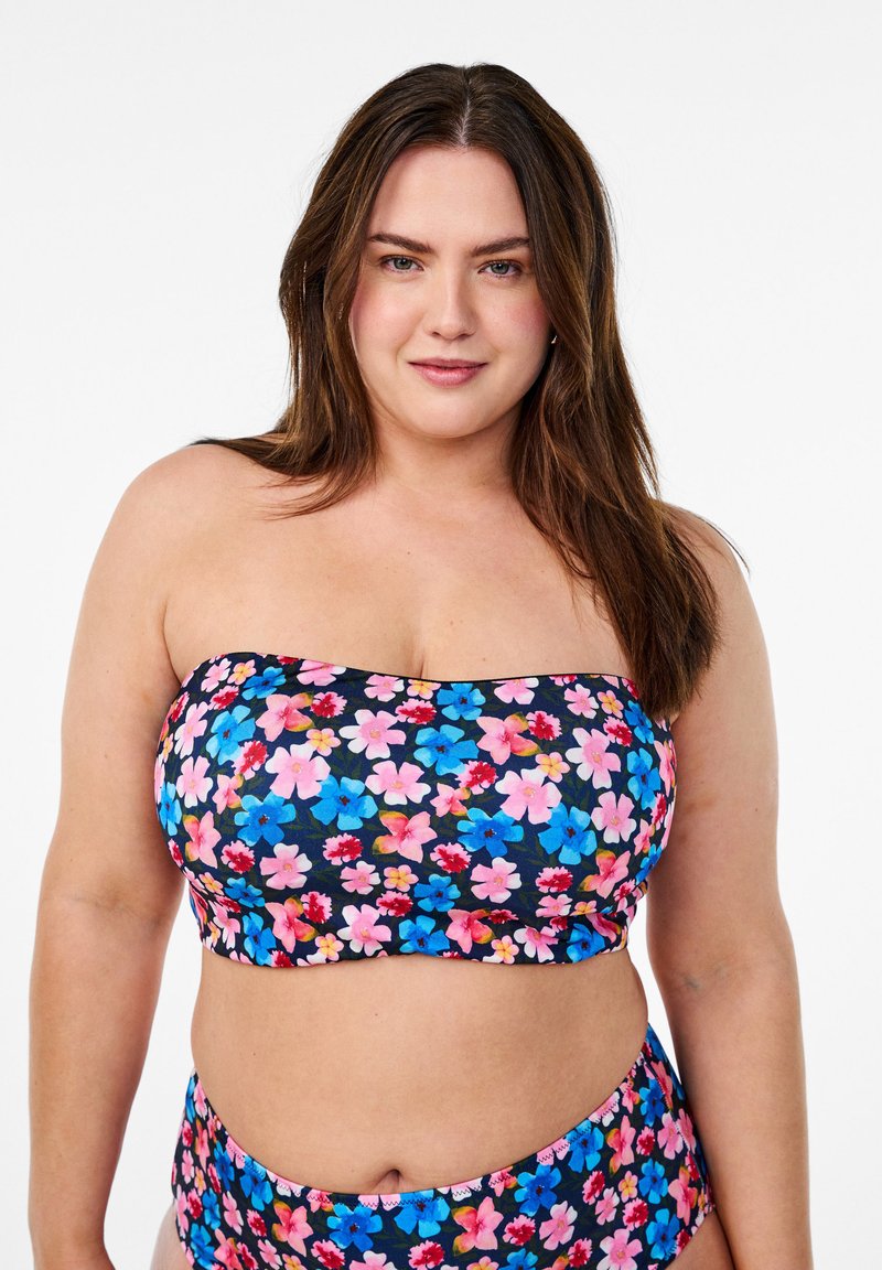 Bloemig bikini set met zwarte basis en roze en blauwe bloemen, strapless topontwerp en bijpassende hoge taille bottom met delicate stiksels.