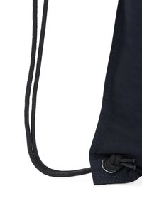 Bolsa de cuerda de aviación, hecha de tela duradera. Cuenta con una costura reforzada, ojete de metal y dos cuerdas gruesas para el cierre.