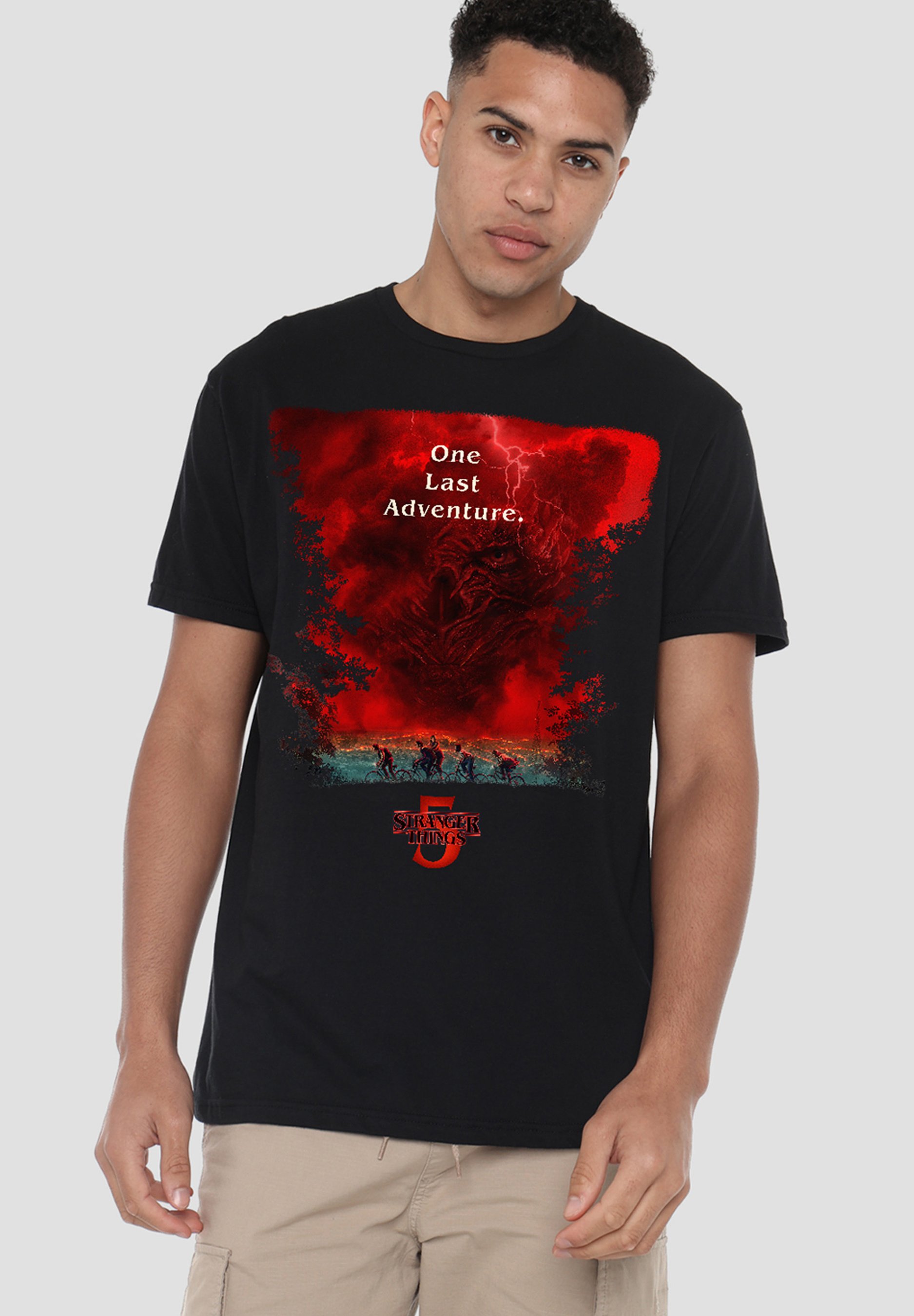 Stranger Things Season Five Poster T-Shirt – Offiziell Lizenziertes Merchandise, 100% Baumwolle