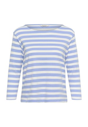 Langärmliges, leichtes Oberteil mit einem Bootsausschnitt, das horizontale hellblaue und weiße Streifen auf weichem Baumwollstoff zeigt.