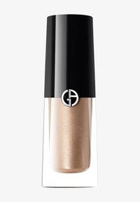 Klare Glasflasche mit einer gold schimmernden Flüssigkeit, die mit einem glänzenden schwarzen Verschluss mit einem silbernen Logo versehen ist.