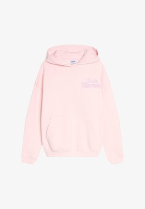 Hanorac roz deschis cu buzunar frontal și logo mic „Barbie Fairytopia” pe partea stângă sus a pieptului.