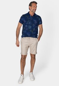 Ausgewählt, light navy
