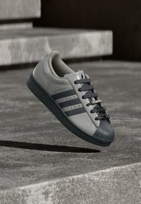 Geselecteerd, grey two/grey five/silver-coloured metallic