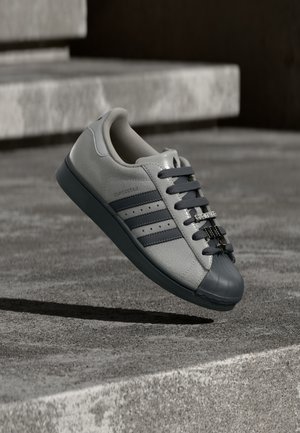 SUPERSTAR II - Αθλητικά παπούτσια - grey two/grey five/silver-coloured metallic