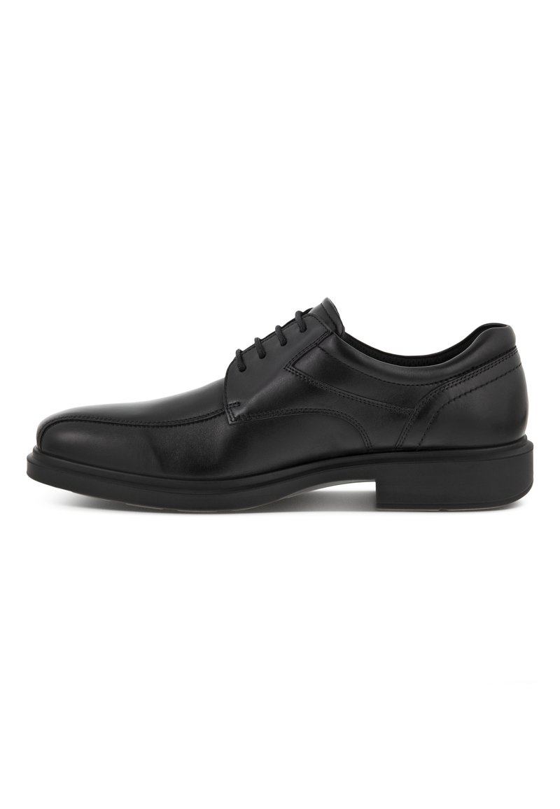 Chaussure habillée en cuir noir avec une finition lisse, design à lacets, bout rond et semelle en caoutchouc robuste. Détail de couture sur le côté visible.
