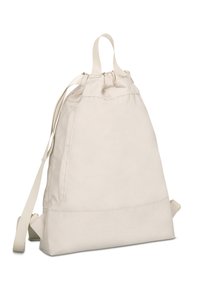 Sac à dos beige clair en tissu doux, avec une fermeture à cordon, des bretelles réglables et une poche latérale pour un rangement supplémentaire.