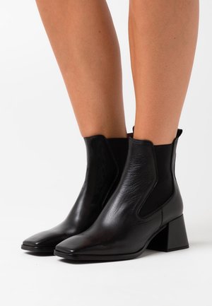 WONDERS, Bottines - taupe