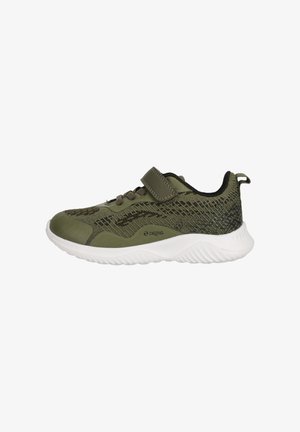Scarpa sportiva verde con tomaia in tessuto texture, punta liscia, lacci elastici e cinturino in Velcro. Suola in gomma bianca con un design ondulato.