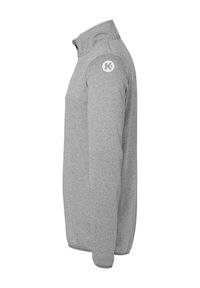 Un sweat gris avec un col montant, fabriqué dans un tissu doux, arborant un logo sur l'épaule gauche et une vue latérale mettant en valeur son design élégant.