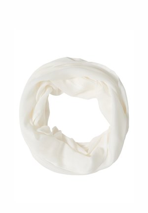 Weicher, leichter weißer Infinity-Schal, der zu einer Schleife gelegt ist und sanfte Falten auf einem schlichten weißen Hintergrund zeigt.