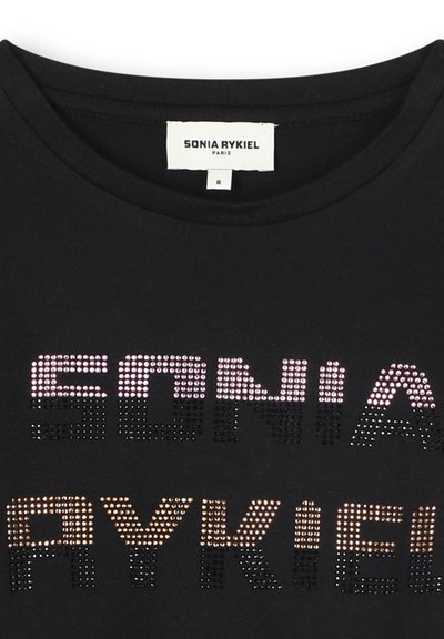 Zwarte t-shirt met "SONIA RYKIEL" in gradient rhinestones, met roze en gouden accenten. Ronde hals, label zichtbaar aan de binnenkant.