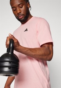 adidas Performance TR-ES FR T - Camiseta deportiva - semi pink spark/black
