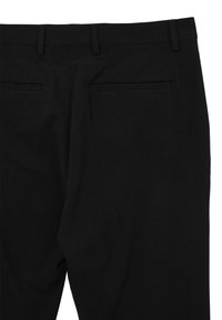 Schwarze Hosen mit einer glatten Stofftextur, einer taillierten Passform und zwei Gesäßtaschen ohne sichtbare Verzierungen.