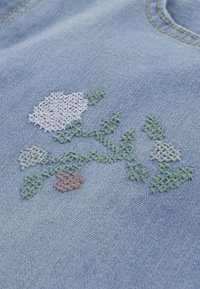 Abercrombie & Fitch HIGH RISE FLARE FLORAL - Vaqueros bootcut - mottled light blue