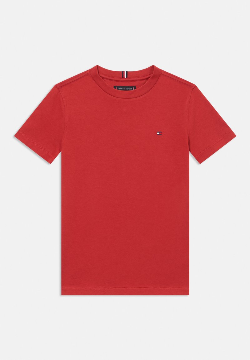 Rød bomulls t-skjorte med rund hals, kortermet og en liten logo aksent på brystet. Glatt tekstur med sømdetaljer.