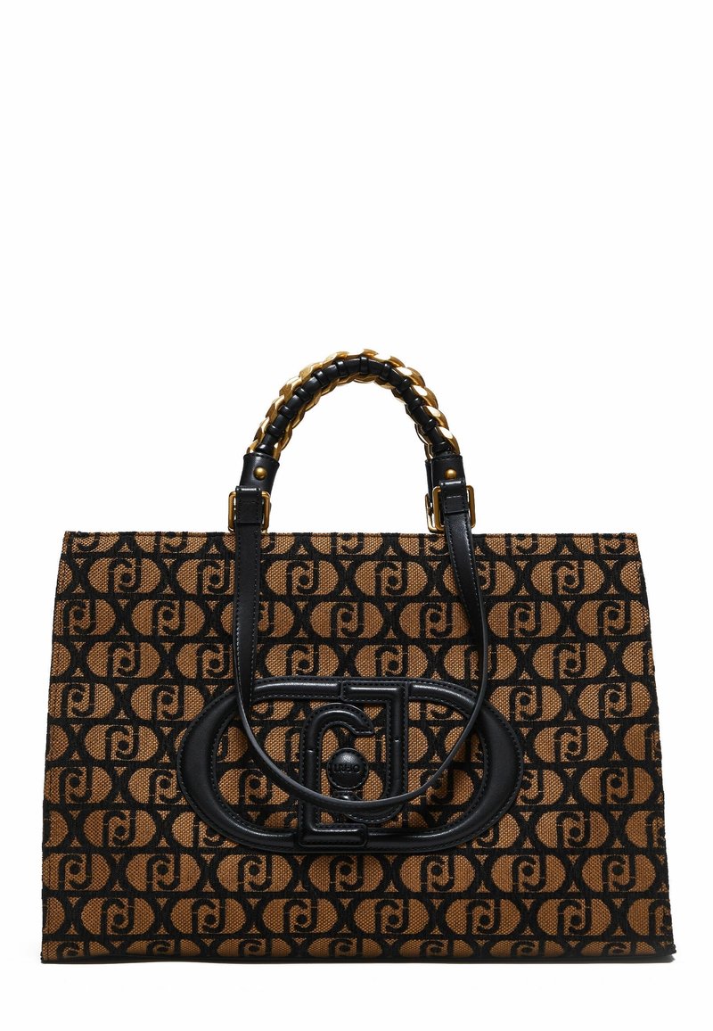 Sac à main marron et noir à motif avec des anses entrelacées enveloppées d'une chaîne dorée et un grand logo noir de la marque à l'avant.