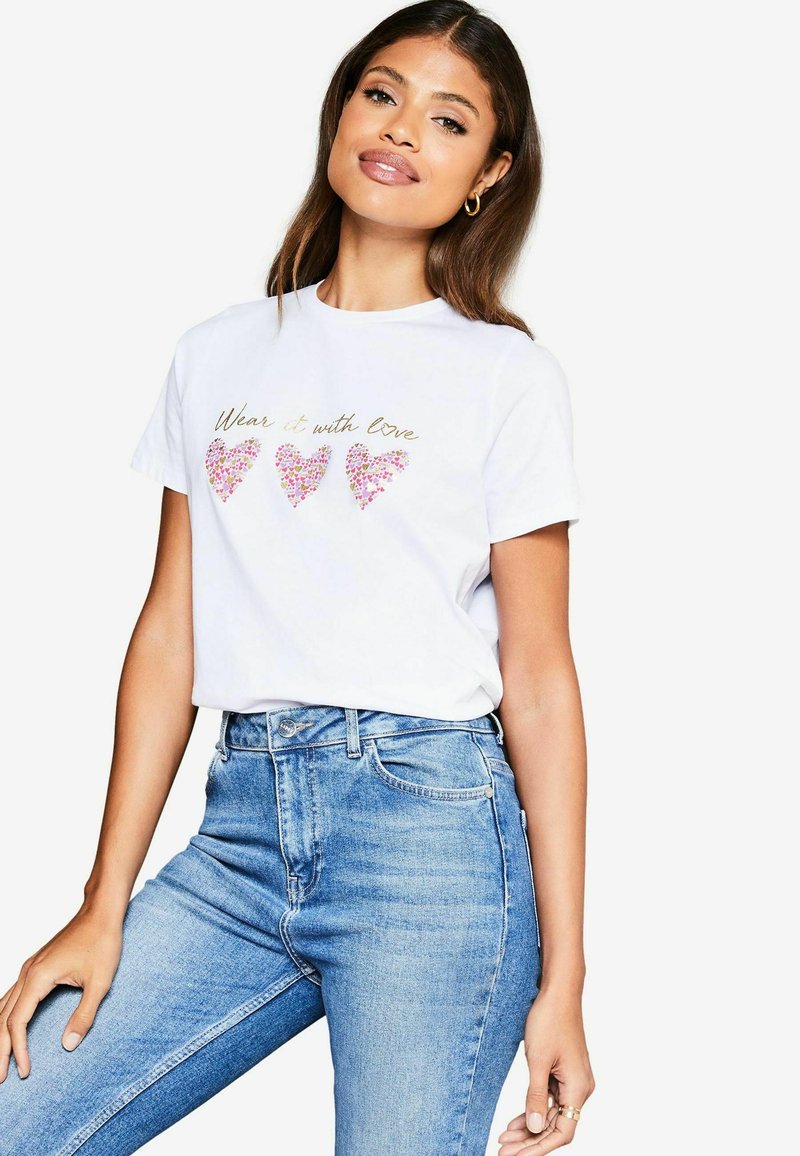 Lipsy REGULAR FIT ROUND NECK WEAR IT WITH LOVE  - Apdrukāts T-krekls - white