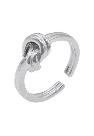 Bague ouverte en argent avec un design de nœud torsadé au centre, métal lisse et poli avec un style moderne et minimaliste.