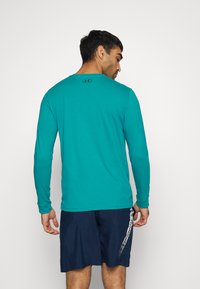 Under Armour LEFT CHEST - Camisola de manga comprida - green/black
